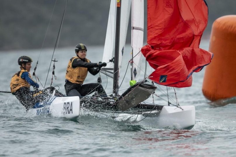 Joana Gonçalves e Gabriela Vassel venceram as duas regatas do dia e lideram o campeonato na classe 420 feminino

Foto Heusi Action CBVela