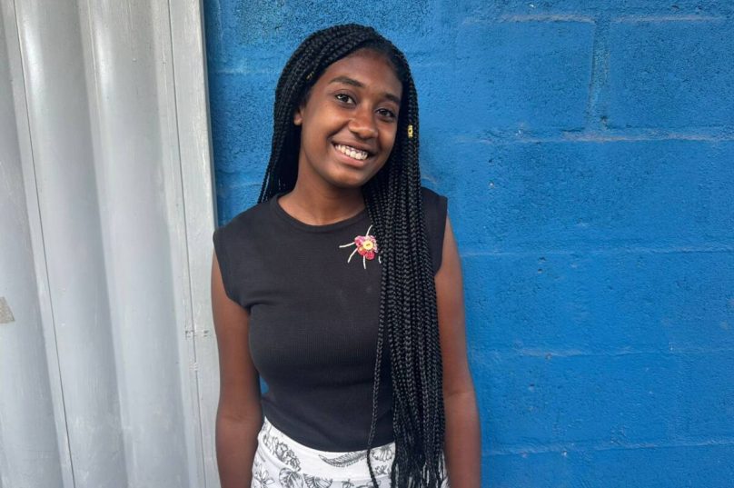 Ana Cristina comemora a aprovação em Medicina na UNIG após trajetória marcada por superação e apoio comunitário - FOTO Prensa de Babel