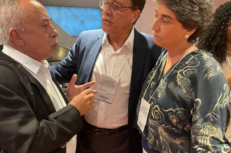 O evento também foi uma oportunidade de network - na Foto Kiki Reis, José Carlos Alcantara e o presidente do Conselho de Varejo da Associação Comercial do RJ, Juedir Texeira - Fotos Prensa de Babel