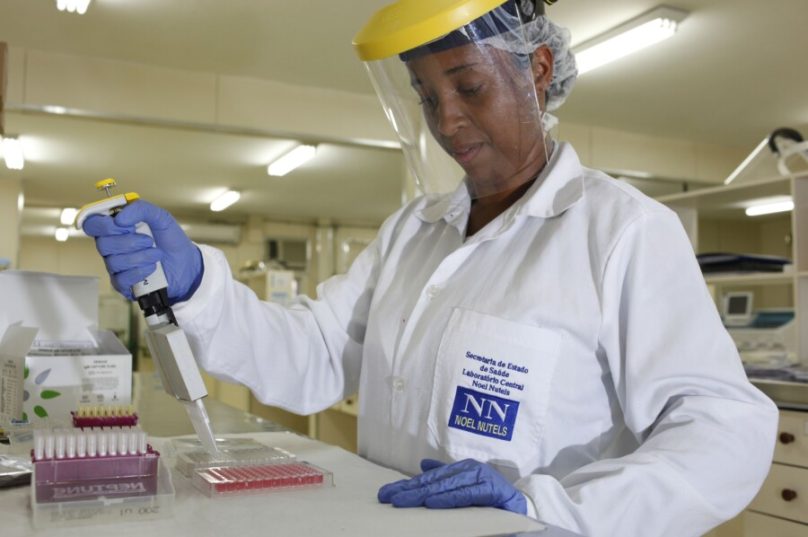 Lacen-RJ está preparado para realizar até 20 mil exames de dengue por mês em 2025, reforçando o combate às arboviroses no RJ / foto divulgação