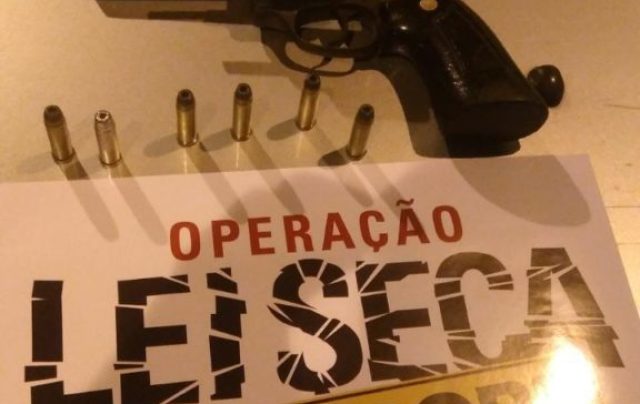 Lei Seca - Arma apreendida em Copacabana