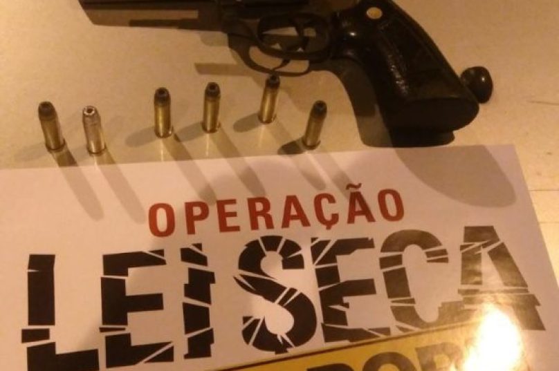 Lei Seca - Arma apreendida em Copacabana