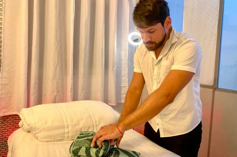 Leonardo Freitas atua com psicoterapia corporal unindo corpo, mente e espírito. Foto Bruno Pirozi - Ass. de Imprensa