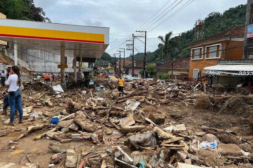O maior polo de moda da Região Serrana, com cerca de 1.200 lojas, a Rua Teresa, foi devastado pela enxurrada de lama e recebeu frente de trabalho do Governo do Estado. Foto divulgação