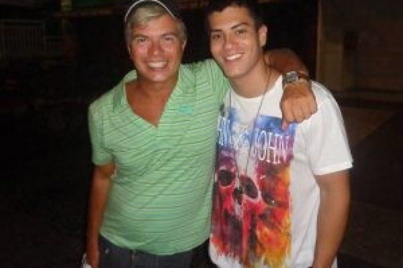 Marcelo Pires e o ator e cantor Arthur Aquiar