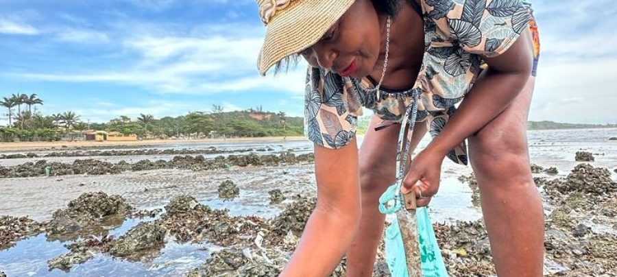 Selma, presidente da Associação das Marisqueiras do Quilombo da Rasa: "As pedras me chamam" - Fotos de Mariane Siqueira Gomes