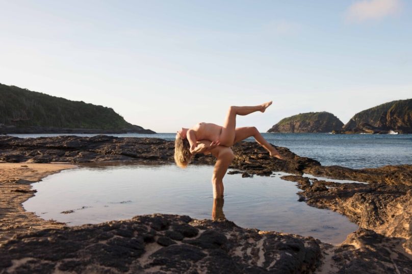 Mulheres arte conteporanea Praia do Forno Búzios canárias