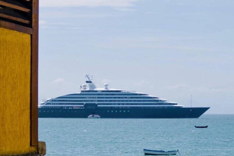 Scenic Eclipse marca o início da temporada de cruzeiros em Búzios, que deve receber mais de 90 escalas até abril de 2026 / foto @mateusjacobw