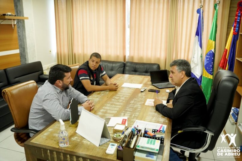 O encontro aconteceu no gabinete do prefeito / foto Jhon Vidal