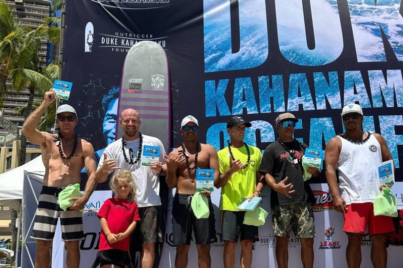 O tricampeão mundial de longboard competiu no Longboard Classic e, em dupla com a filha Coral Rajzman, de 5 anos, na Tandem, e foram os únicos brasileiros nas respectivas categorias / divulgação