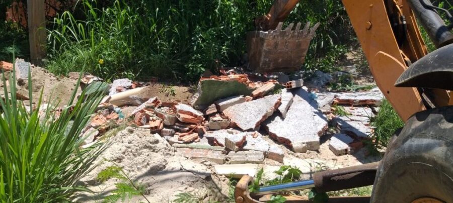 Operação demole construções irregulares em Búzios. Foto: Divulgação Prefeitura.