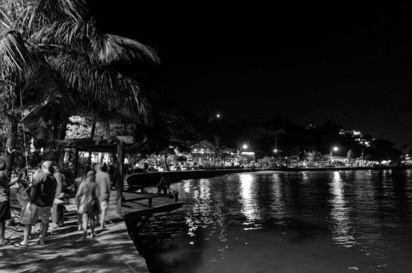 Movimento turístico na Orla Bardot de Búzios - reprodução redes sociais
