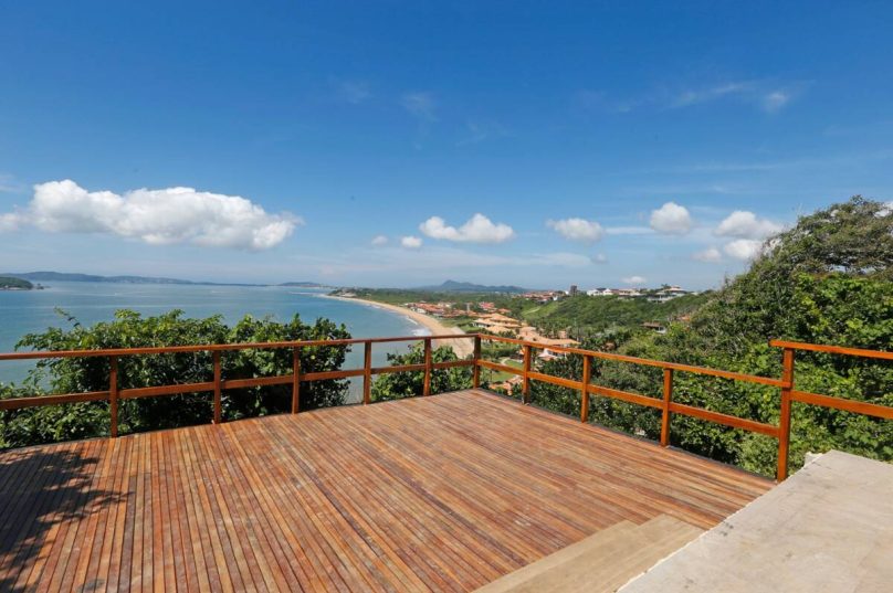 Mirantes e nova estrutura avançam na Ponta do Pai Vitório, na Rasa, marcando a reta final da requalificação do espaço. Foto: Ronald Pantoja