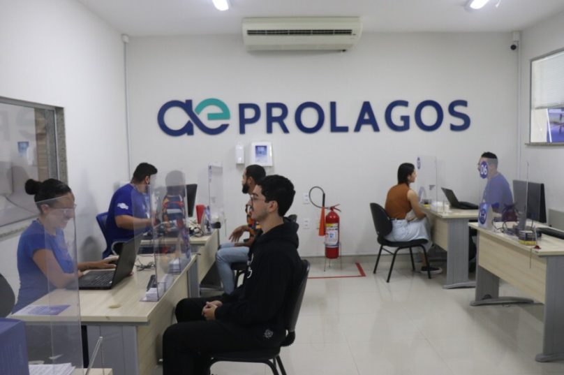 Para aderir ao programa de negociação, é preciso comparecer a uma das lojas de atendimento da Prolagos, de segunda a sexta-feira, das 9h às 17h, com o RG, CPF e uma conta de água (1)