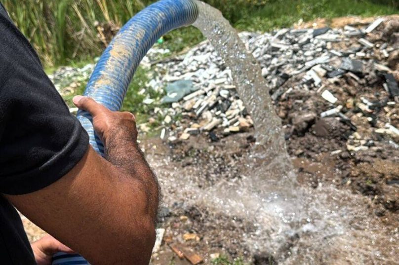 Estrutura clandestina de armazenamento foi identificada durante fiscalização da Prolagos no Parque Eldorado 3, em Cabo Frio / divulgação