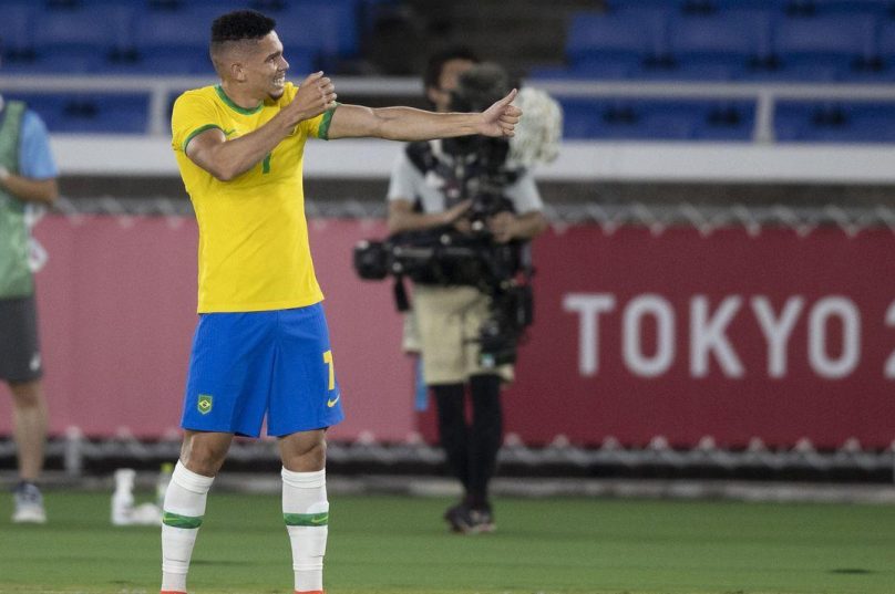 Paulinho comemorando o quarto gol do Brasil nas Olimpíadas, em Tóquio. Imagem: Reprodução | Diário do Nordeste