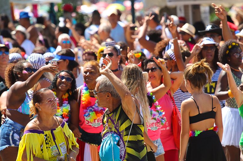 Pessoas de todas as idades participam do alegre Carnaval riostrense_Ascom