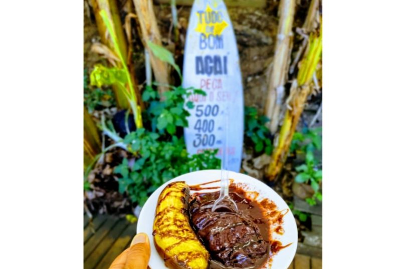 Petit Gâteou Buziano, o açaí com banana assada, é destaque em inovação e culinária típica | Foto: Gonzalo Arsselli