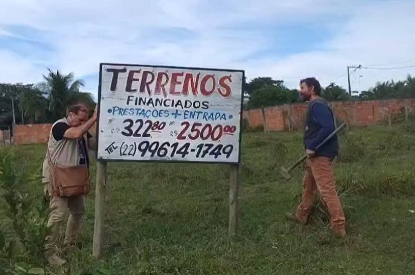 Na Estrada do Gargoá, foram encontradas pelos agentes ambientais diversas placas de venda de terrenos sem autorização / foto divulgação