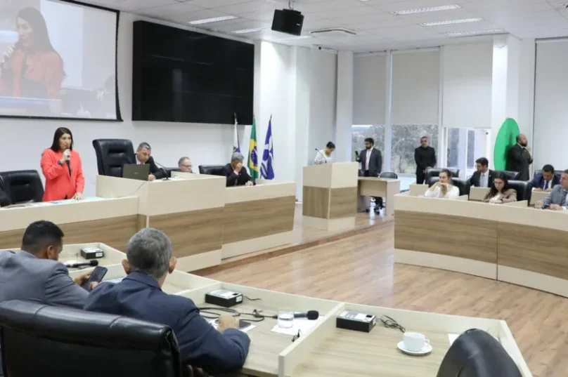 Vereadores cobram solução para calor nas salas e apontam falhas na infraestrutura elétrica das escolas de Macaé / divulgação