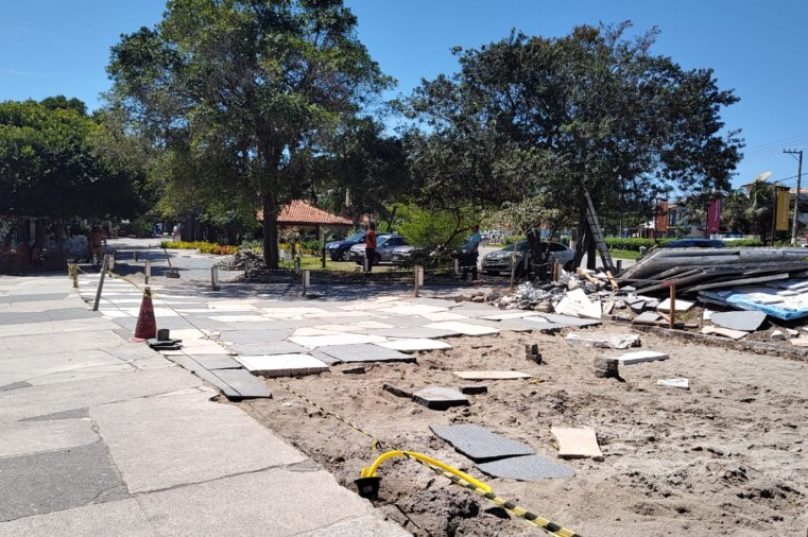 A restruturação contará com um pracinha e uma via de acesso ligando a area de bares aos restante do empreendimento - Foto Prensa de Babel