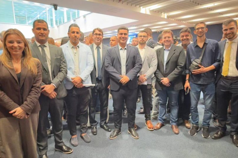 Prefeitos e representantes do interior do Rio se reúnem na Alerj em defesa dos royalties do petróleo / foto divulgação