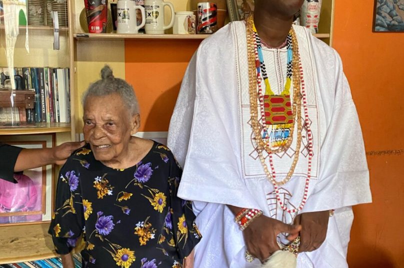 Príncipe Oyo da Nigéria visita Quilombo da Rasa, em Búzios
