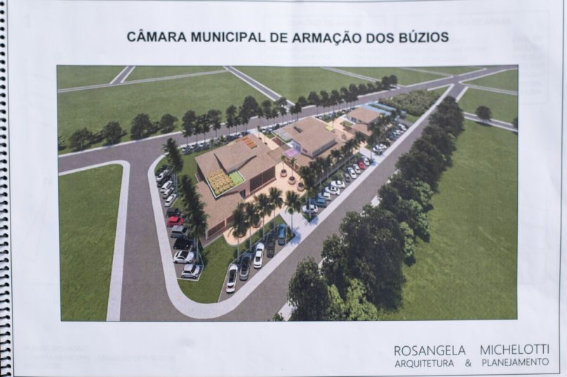 O projeto foi doado pela arquiteta Rosangela Michelotti que manteve o chamado “Estilo Búzios”, com estrutura rústica e madeirada. Imagem: Reprodução I Câmara de Búzios