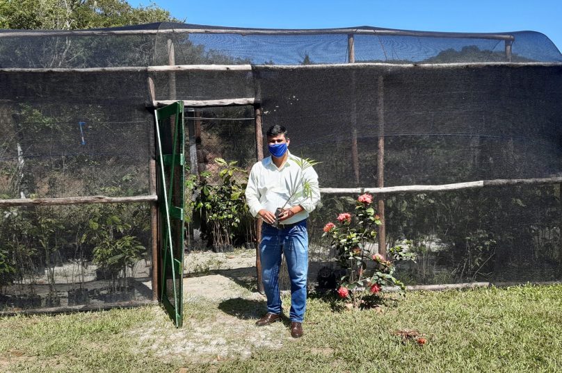 Diretor executivo, José Carlos Almeida, presente no ato simbólico de inauguração do Viveiro de Mudas. Imagem: Prolagos | Divulgação