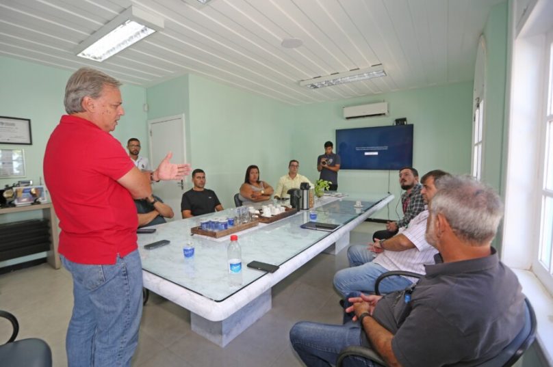 Prefeito Alexandre Martins expressou a necessidade de uma atuação mais rápida para corrigir erros da rede de energia nos bairros - Foto Ronald Pantoja