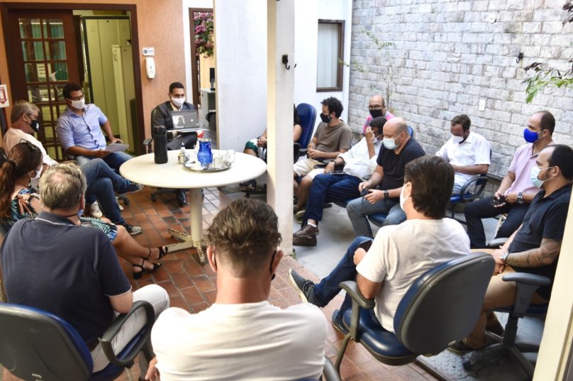 Reunião com Ministério Público, Prefeitura de Búzios e ACEB. Imagem: Divulgação (Foto: Matheus Coutinho)