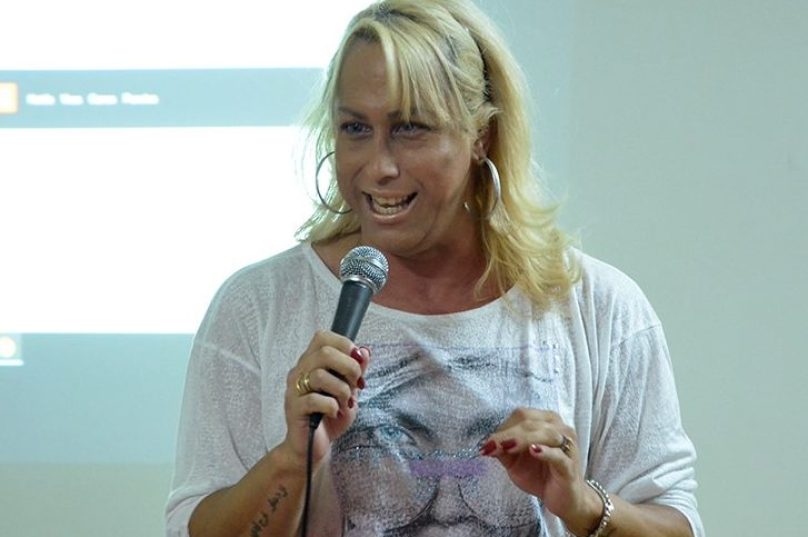 Sara Wagner York é mulher, pai e avó. Ela escreve ocasionalmente para a Revista Eletrônica Prensa de Babel