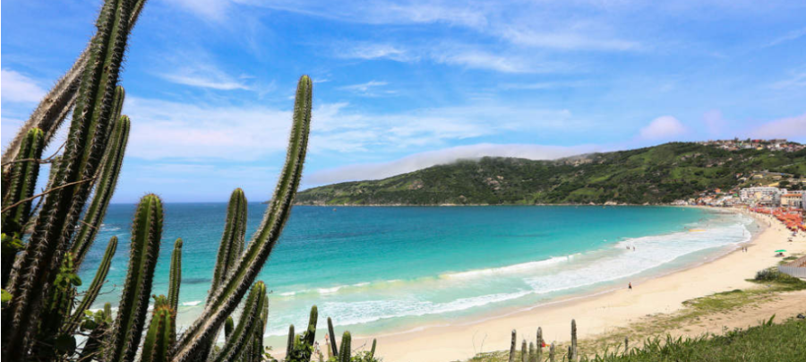 Decreto proíbe a permanência na praia e banho de mar durante 10 dias. Imagem: Prainha (Arraial do Cabo) | Monique Renne