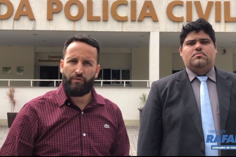 Rafael Aguiar estava acompanhado do advogado Fernando Manhães. Foto reprodução rede social