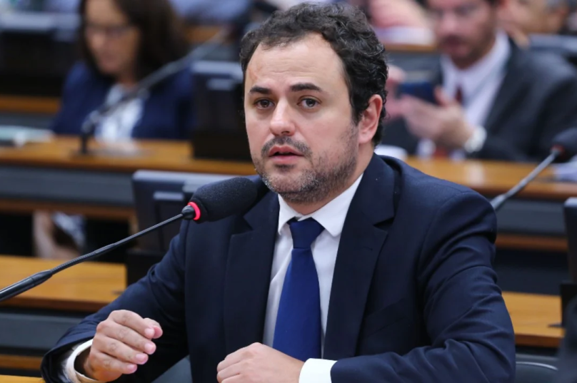 Deputado federal Glauber Braga é de Friburgo e tenta a reeleição. Foto Reprodução I Carta Capital.