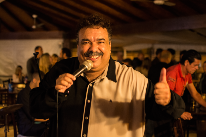 Victor Savio, da Banda Os Imortais, se transforma em Tim Maia nos palcos. | Acervo 2019, Prefeitura de Rio das Ostras.
