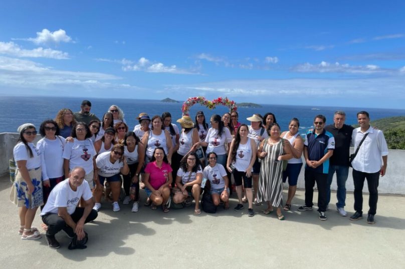 Integrantes da Associação Mulheres Caiçaras de Búzianas durante tour pelos pontos históricos de Búzios, em atividade promovida pela Secretaria de Cultura com apoio da Tour Shop - Foto Prensa de Babel