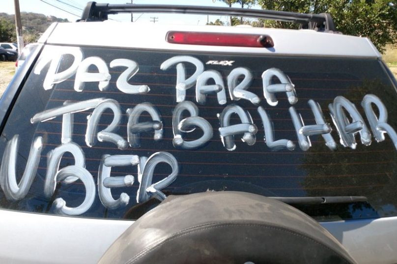 Carro do protesto no patio da delegacia de Búzios ( foto divulgação)