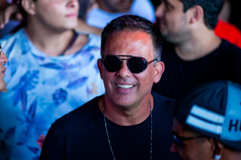 Octavio Fagundes, totalmente adaptado a Búzios, comemora os 18 anos da Privilège no balneário