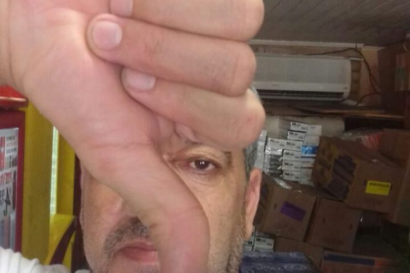 Sandro Peixoto foi por 12 anos repórter do semanário O Perú Molhado, é membro da Associação fluminenfluminense de Jornalistas, mora em Búzios, e é um dos fundadores doo Prensa de Babel