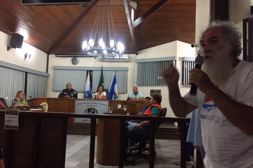 Hamber Carvalho pede a palavra na reunião. Foto: Divulgação