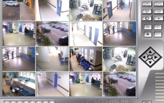 O hospital de Búzios já conta com monitoramento 24h que é visto de uma sala de monitoramento no gabinete do prefeito. Imagem: https://felipemoraesbz.wordpress.com/page/2/