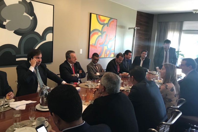 prefeito do Estado do Rio reunidos com Rodrigo Maia  nesta manhã