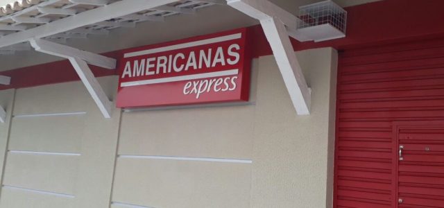 A novidade dividiu opiniões entre os que sentirão saudades do Bazar Cajaíba e os que comemoram a possibilidade de menores preços com as Lojas Americanas. 