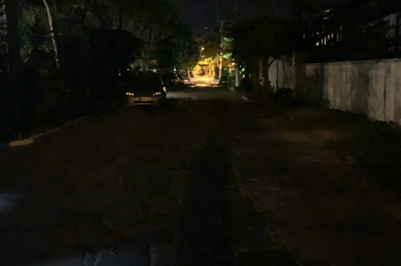Rua próxima à Praia do Canto, em Búzios. Imagem: População local | Denúncia
