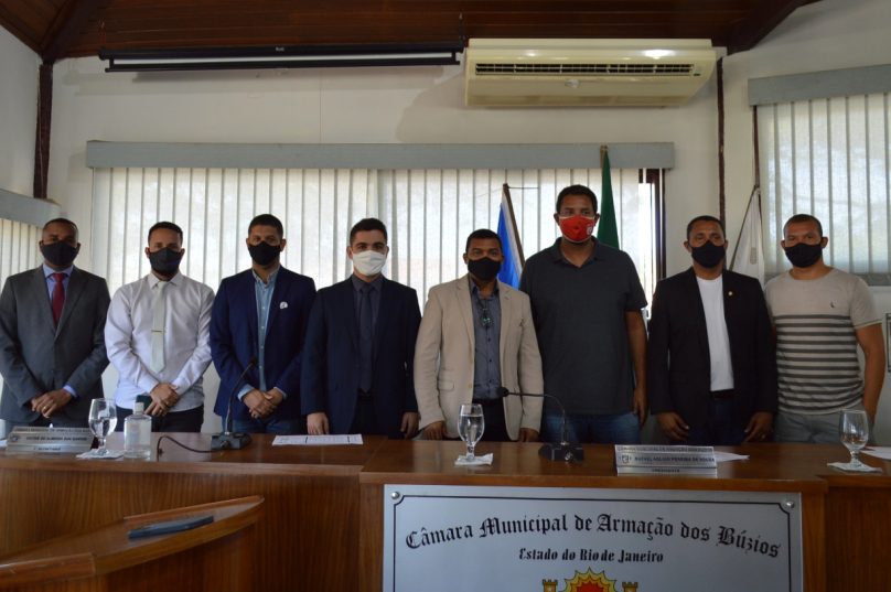 Vereadores, presidente da SEB Renato Matos e membro da diretoria da SEB, Yan Alves, na sessão de terça-feira(11). Imagem: Câmara | Divulgação
