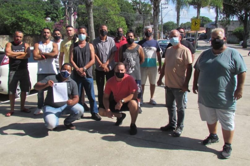 Manifestação teve concentração na Praça do INEFI. Imagem: Vidal Muchacho | Búzios Notícias