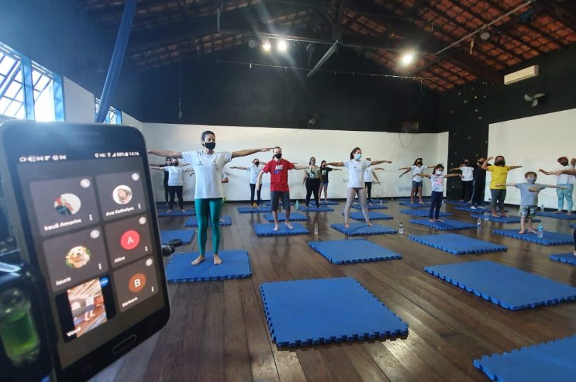 As aulas são realizadas no Espaço CircoLo Social, em frente a Lagoa da Usina, no Centro, de Búzios.  Imagem: CircoLo Social | Reprodução