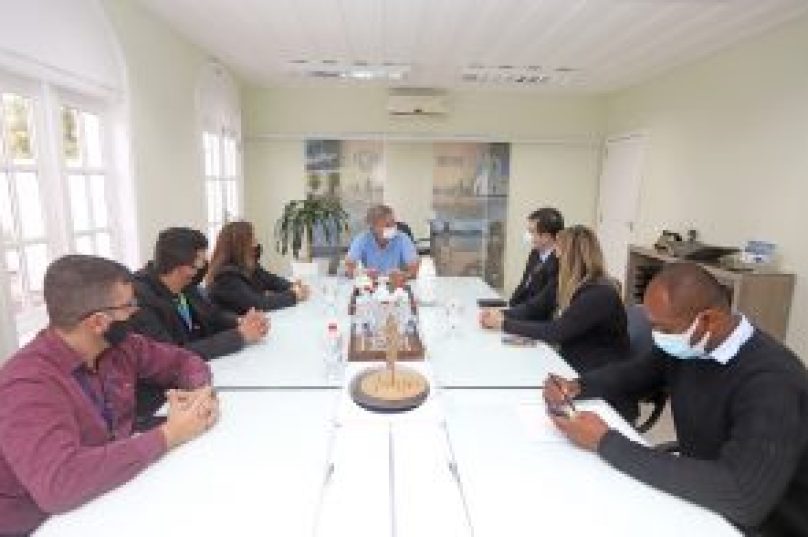 Reunião entre representantes do governo e dos Correios tratou da regularização do CEP. Foto: Divulgação