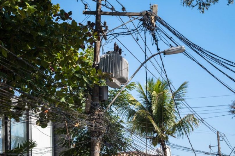 Essa é a segunda reunião realizada pela Prefeitura para solução dos fios excedentes nas ruas do balneário. Foto: Matheus Coutinho